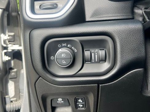 Used 2019 RAM 1500 Laramie AWD/4WD image 19