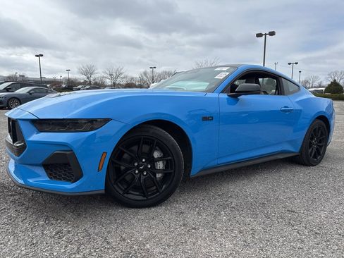 Used 2025 Ford Mustang GT Premium image 3