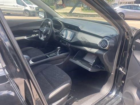 Used 2021 Nissan Kicks SV FWD image 12