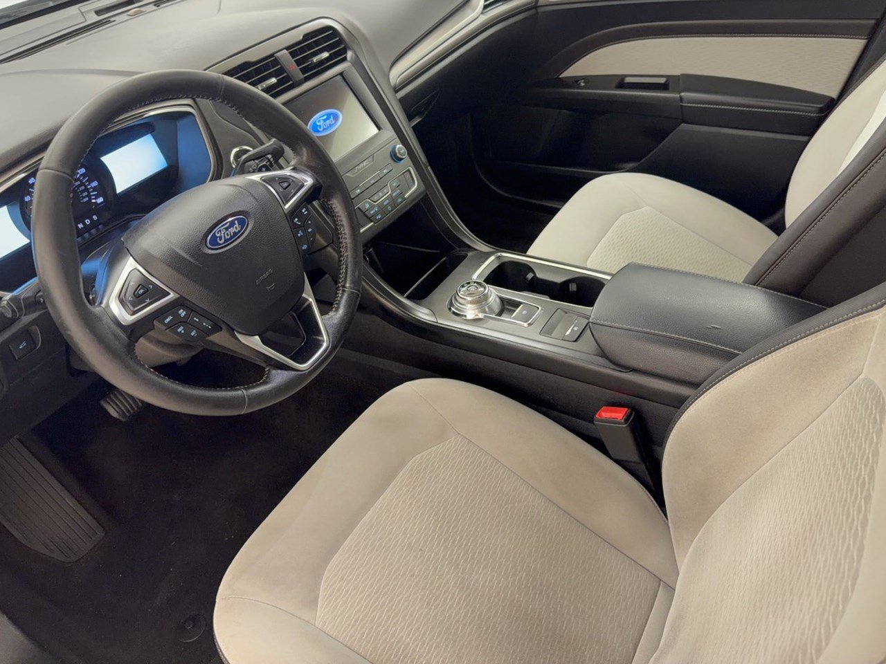 Certified 2019 Ford Fusion SE w/ Equipment Group 151A FWD image 4