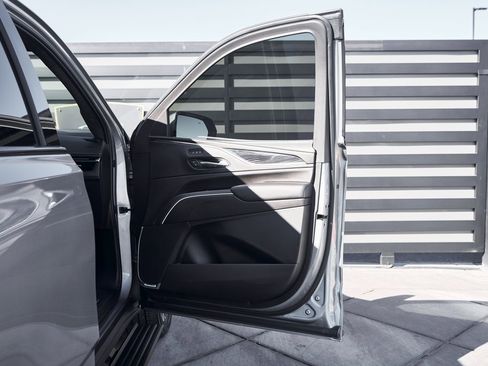 Used 2023 Cadillac Escalade V w/ LPO, ONYX Package image 22