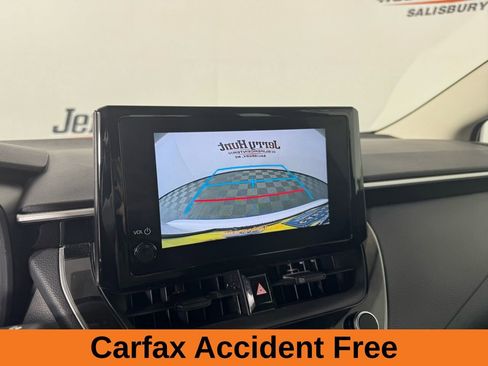 Used 2025 Toyota Corolla LE image 3