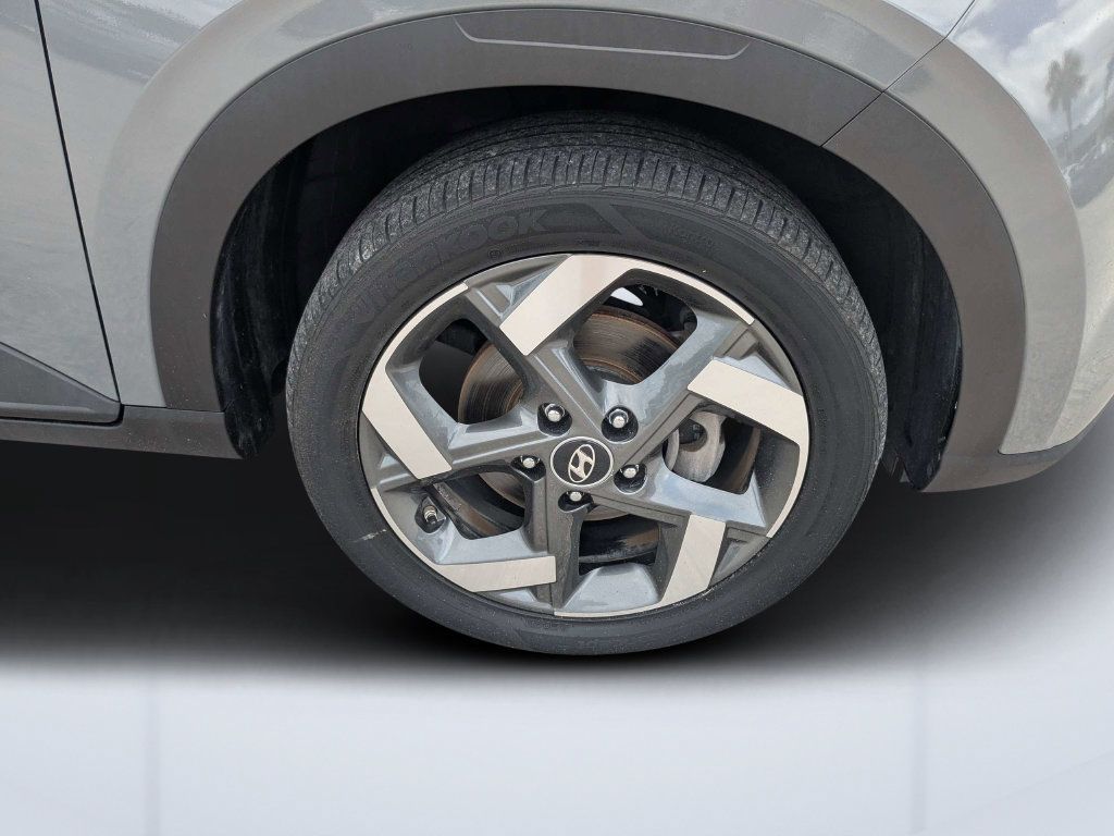 Used 2023 Hyundai Venue SEL FWD image 14