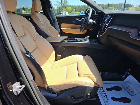 Used 2023 Volvo XC60 B5 Ultimate w/ Protection Package Premier image 10
