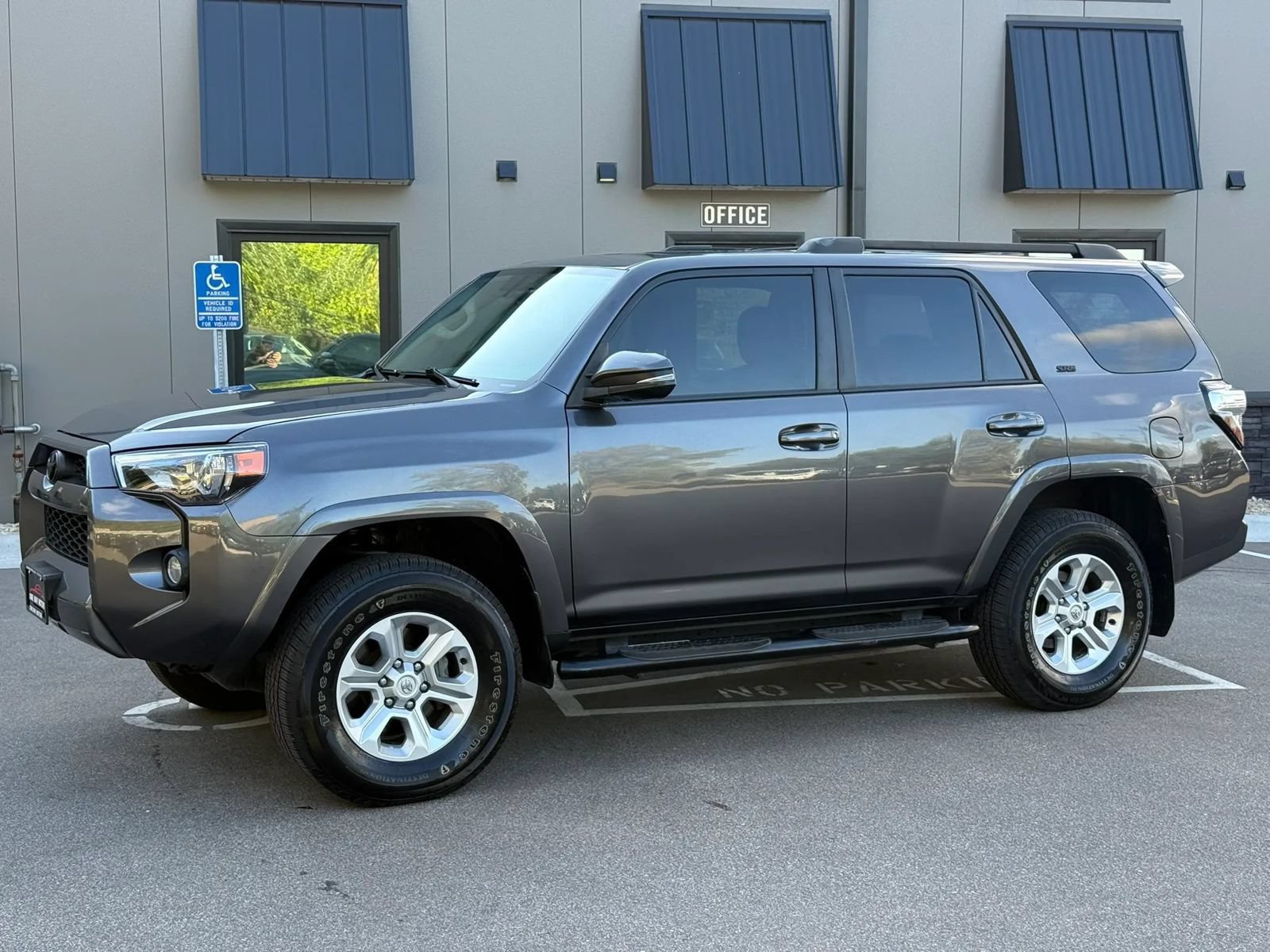 Used 2017 Toyota 4Runner SR5 Premium AWD/4WD image 2