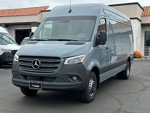 Used 2024 Mercedes-Benz Sprinter 3500 image 7