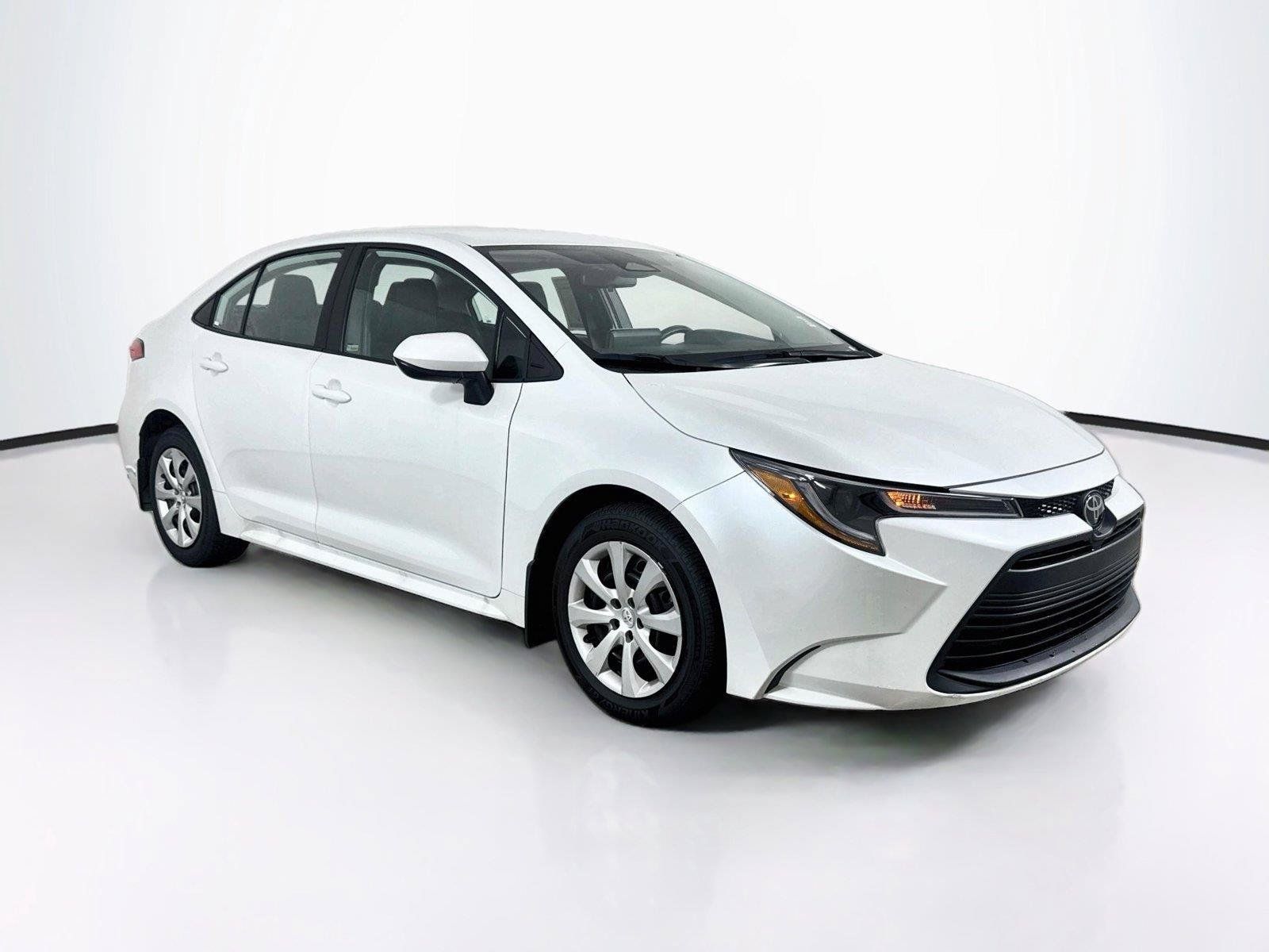 Used 2025 Toyota Corolla LE FWD image 6