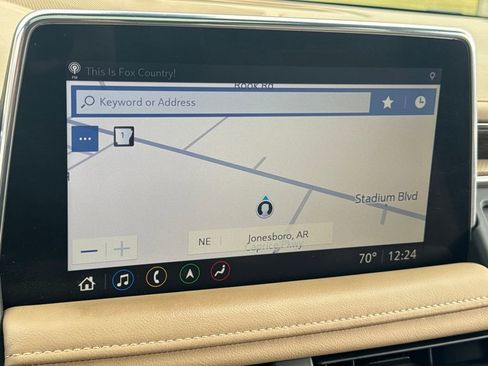 Used 2021 Chevrolet Suburban Premier w/ Premium Package image 27