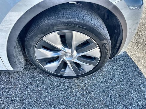 Used 2021 Tesla Model Y Long Range image 4