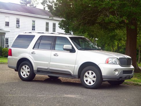 Used 2004 Lincoln Navigator Luxury AWD/4WD image 6