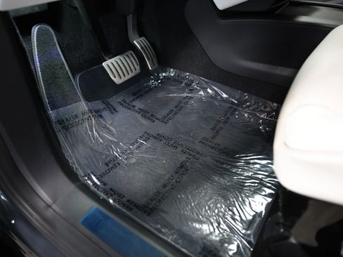 Used 2016 Tesla Model X Performance image 25