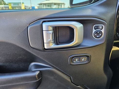 Used 2020 Jeep Gladiator Sport w/ Quick Order Package 24S image 17