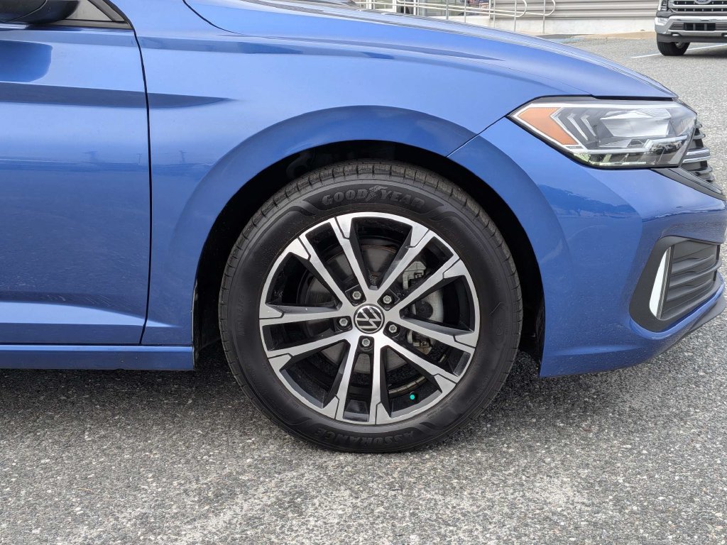 Used 2024 Volkswagen Jetta Sport FWD image 11