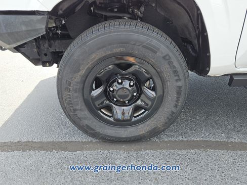 Used 2023 Toyota Tacoma SR AWD/4WD image 9