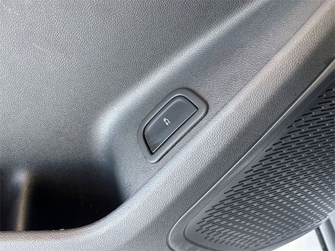 Certified 2025 Chevrolet Traverse LT image 25