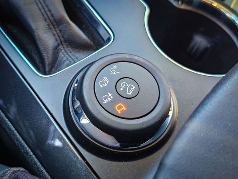 Used 2017 Ford Explorer Platinum image 32