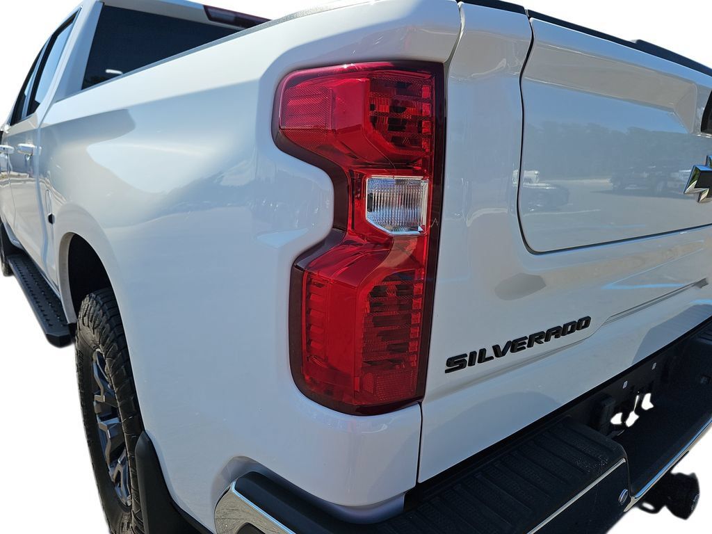Used 2022 Chevrolet Silverado 1500 LT AWD/4WD image 34