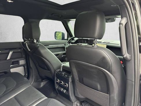 Used 2023 Land Rover Defender 130 X-Dynamic SE AWD/4WD image 21