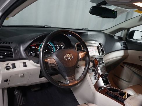Used 2010 Toyota Venza FWD image 7