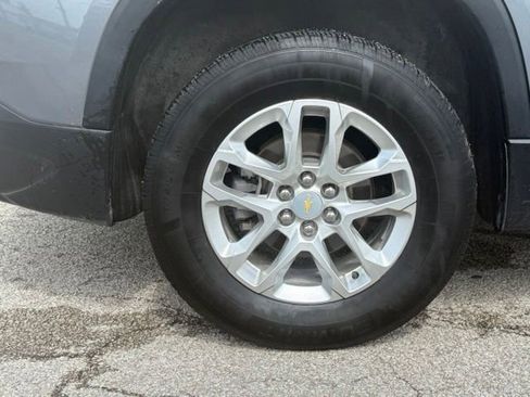 Used 2021 Chevrolet Traverse LT FWD image 9