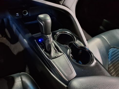 Used 2019 Toyota Camry SE image 9