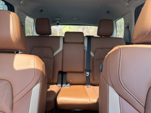 New 2026 Nissan Pathfinder Platinum image 29