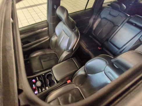 Used 2022 Jeep Grand Cherokee Overland w/ Luxury Tech Group IV image 9