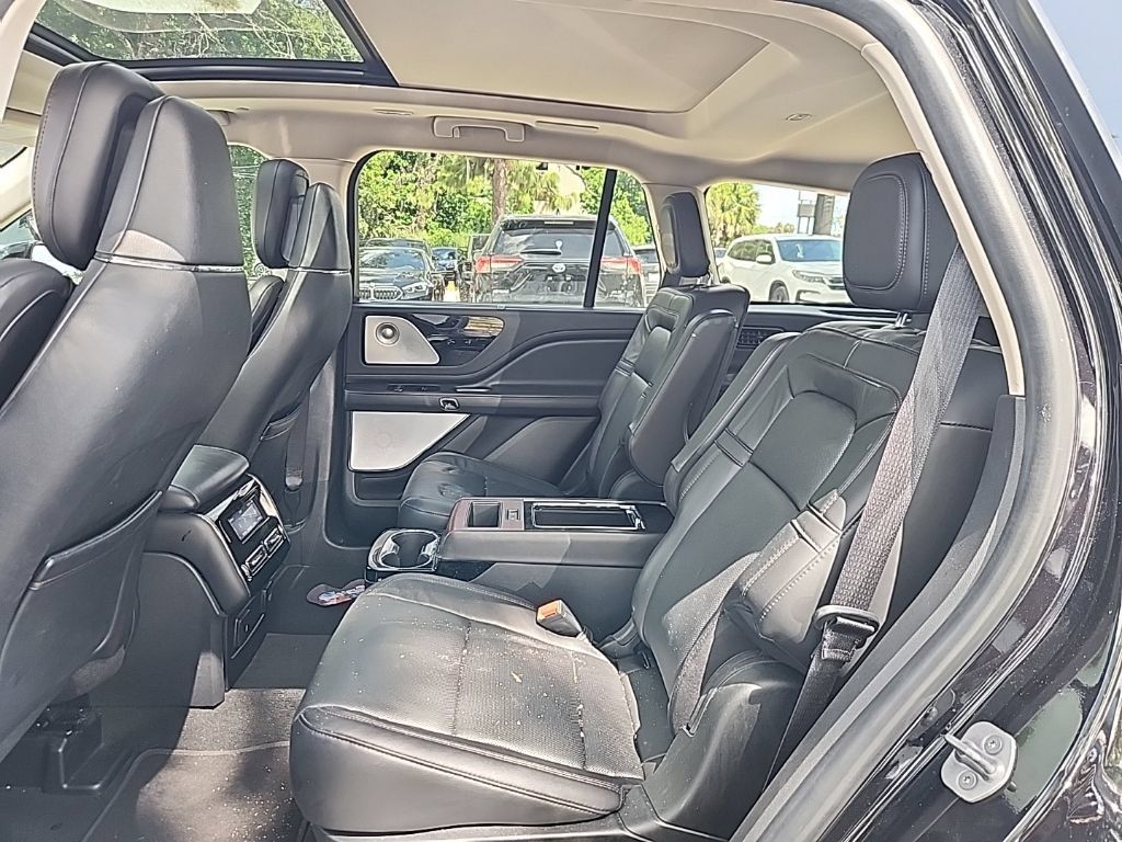 Used 2023 Lincoln Aviator Reserve w/ Equipment Group 201A AWD/4WD image 3