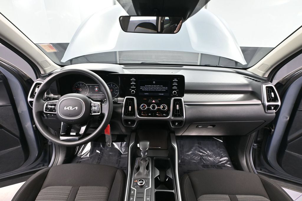 Used 2023 Kia Sorento LX AWD/4WD image 19