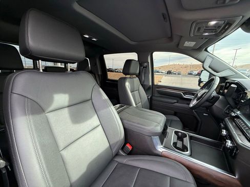 Used 2025 GMC Sierra 2500 SLT w/ SLT Premium Package image 17