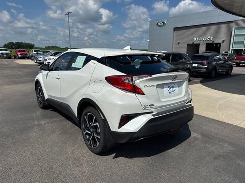 Used 2018 Toyota C-HR XLE FWD image 3