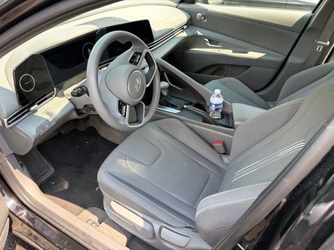 Used 2024 Hyundai Elantra SEL FWD image 18