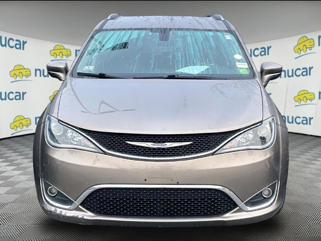 Used 2018 Chrysler Pacifica Touring-L FWD image 2