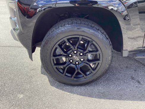 Used 2025 Chevrolet Colorado Z71 image 9