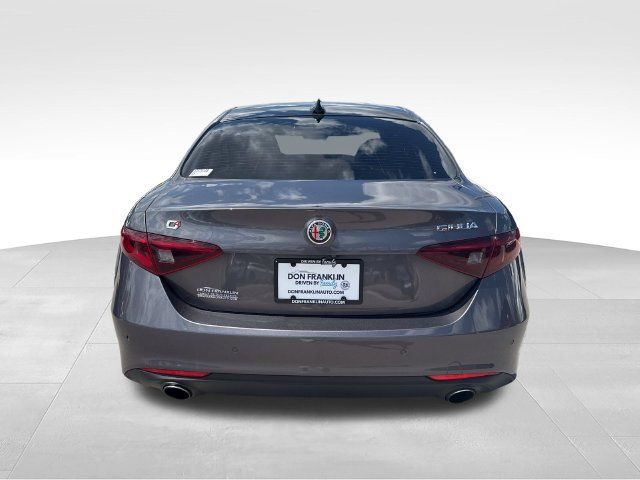 Used 2018 Alfa Romeo Giulia Ti w/ Quick Order Package 22X Lusso AWD/4WD image 4