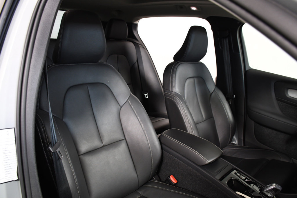 Used 2025 Volvo XC40 B5 Plus AWD/4WD image 20