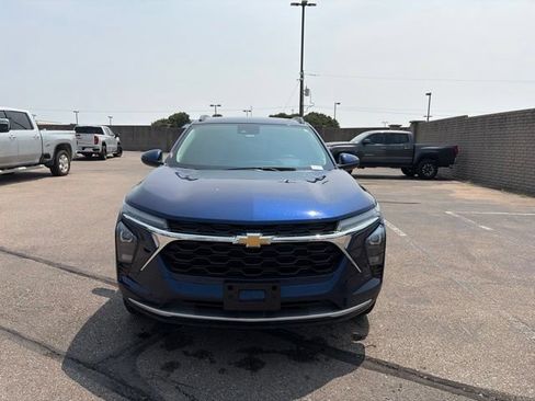 Used 2024 Chevrolet Trax LT w/ Driver Confidence Package FWD image 2