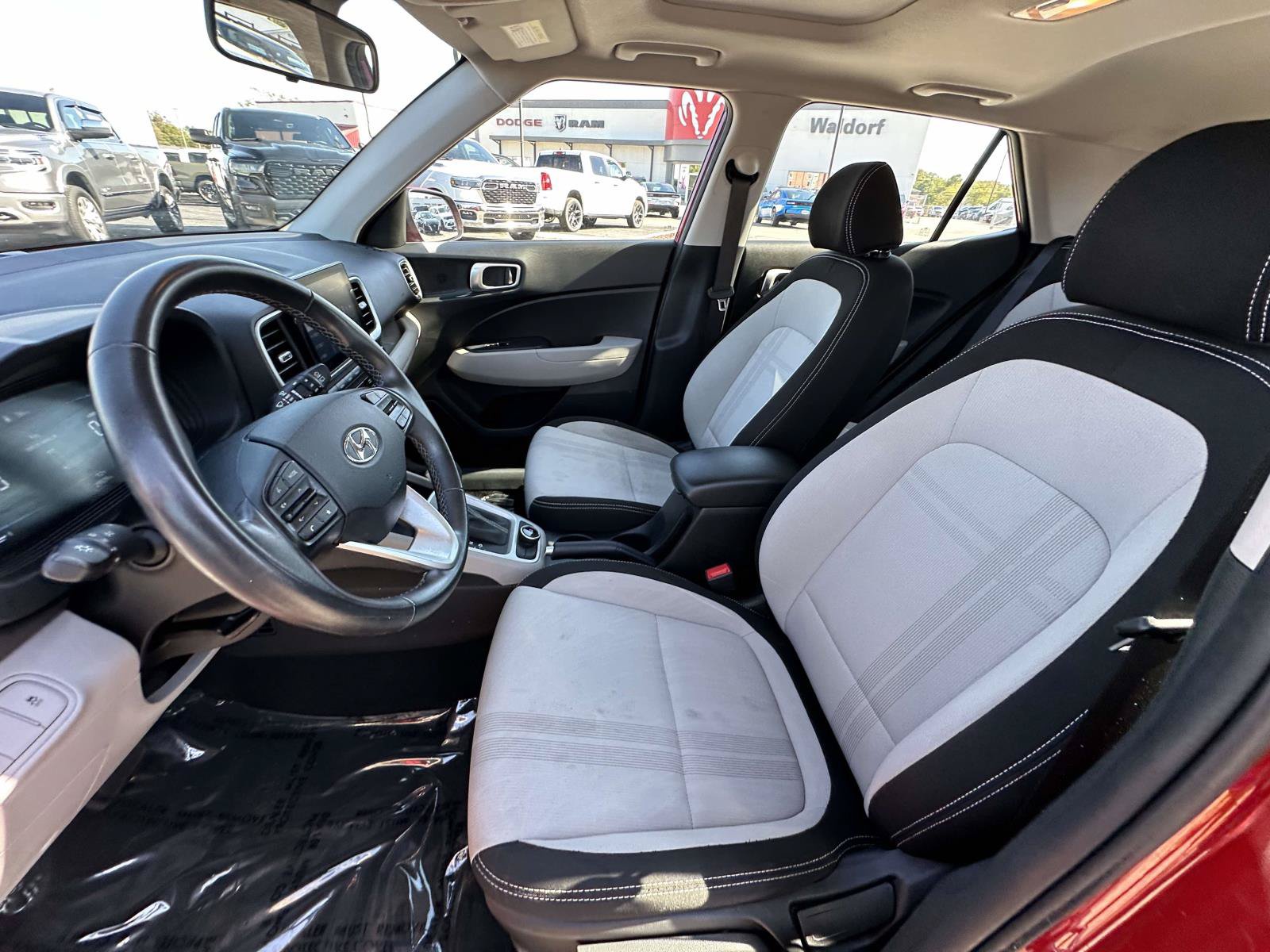 Used 2025 Hyundai Venue SEL FWD image 26