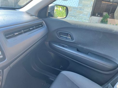 Used 2021 Honda HR-V LX image 16