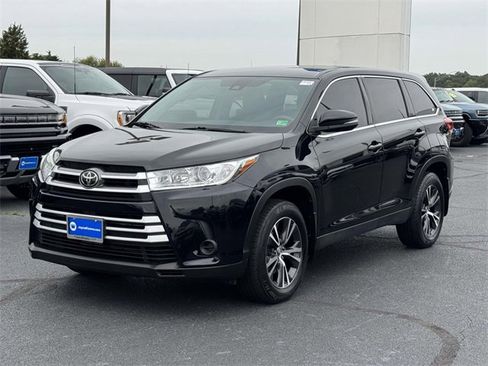Used 2019 Toyota Highlander LE image 4