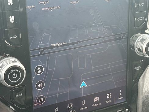 New 2026 RAM 1500 4x4 Crew Cab image 16