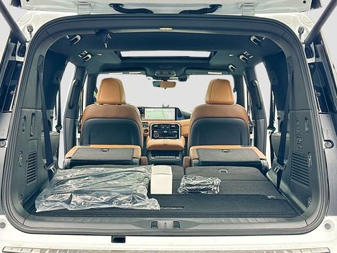 New 2025 Nissan Armada Platinum Reserve image 7