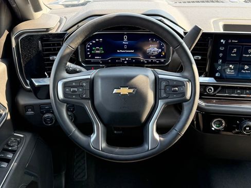 Used 2024 Chevrolet Silverado 1500 LT image 18