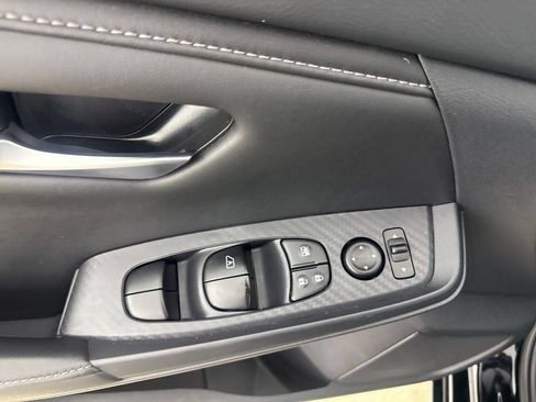 Used 2025 Nissan Sentra SV FWD image 22