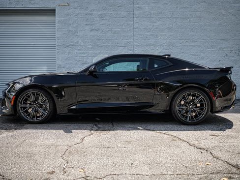 Used 2018 Chevrolet Camaro ZL1 image 9