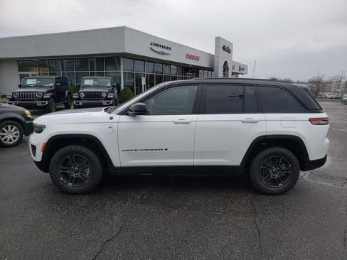 Used 2024 Jeep Grand Cherokee Trailhawk w/ Advanced Protech Group II image 3