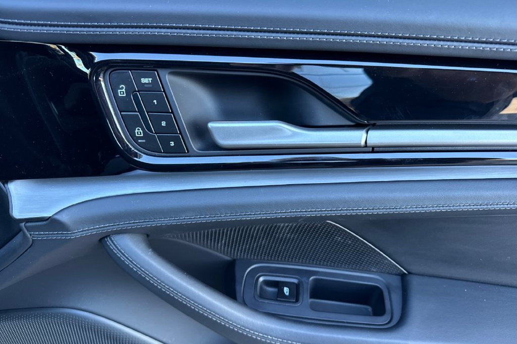 Used 2024 Porsche Panamera RWD image 21
