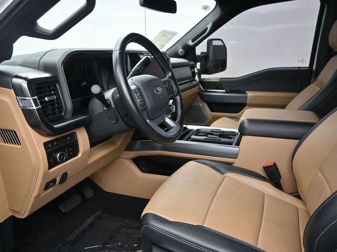 Used 2023 Ford F250 Lariat w/ Lariat Ultimate Package AWD/4WD image 11