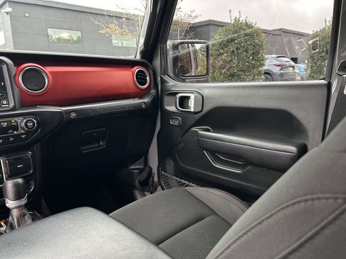 Used 2019 Jeep Wrangler Unlimited Rubicon image 32