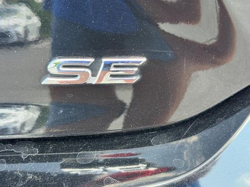 Used 2025 Toyota Camry SE FWD image 4